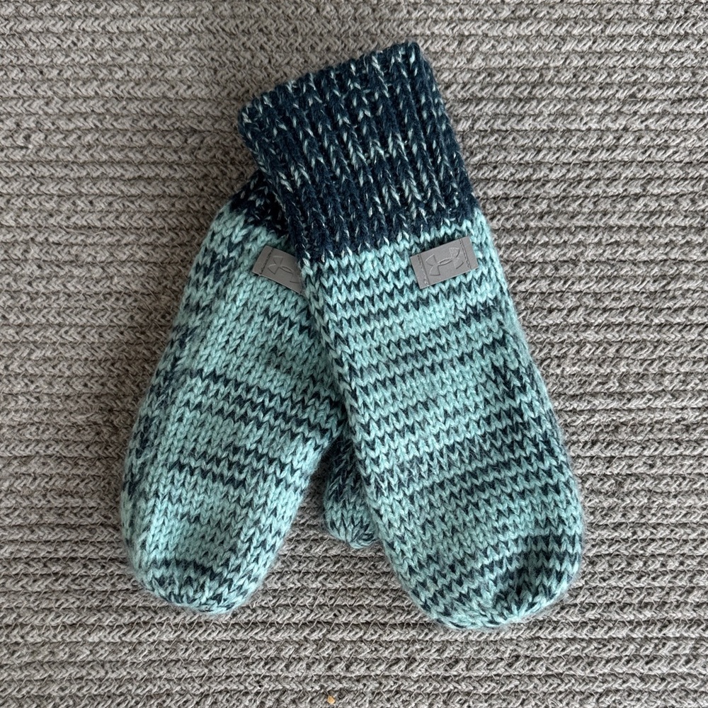 Under Armour Navy Blue Light Blue Silver Metallic Knit Mittens Reflective Logo